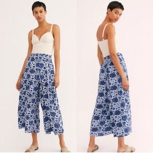 Free People Lady Lady Blue Printed Wide Leg Cropped Smocked Pants Womens Size XS